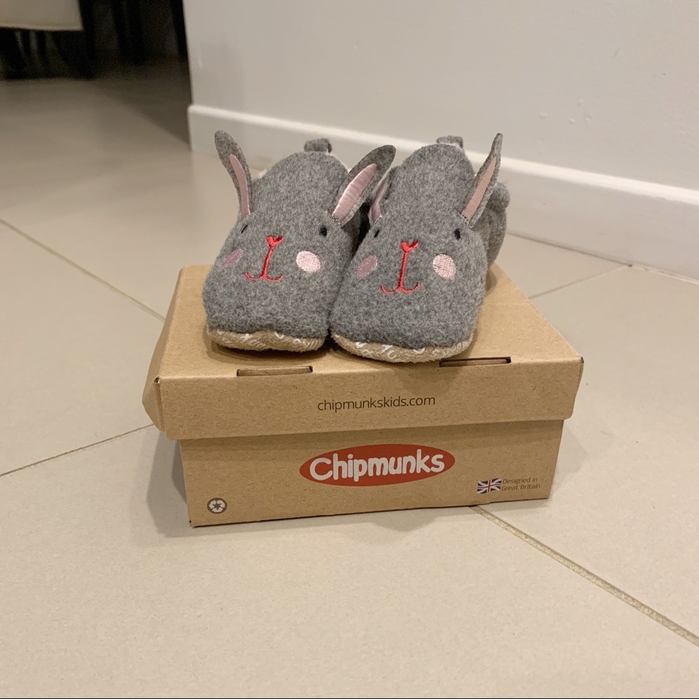 Bunny baby slippers